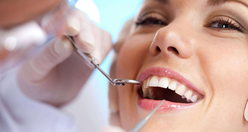 Плюсы и минусы отбеливания зубов